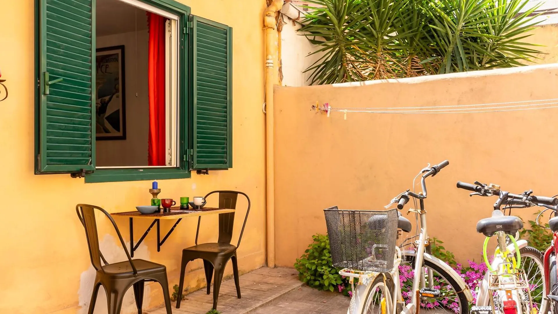 In The Shadow Of Fortezza Nuova Cozy Apartment リヴォルノ